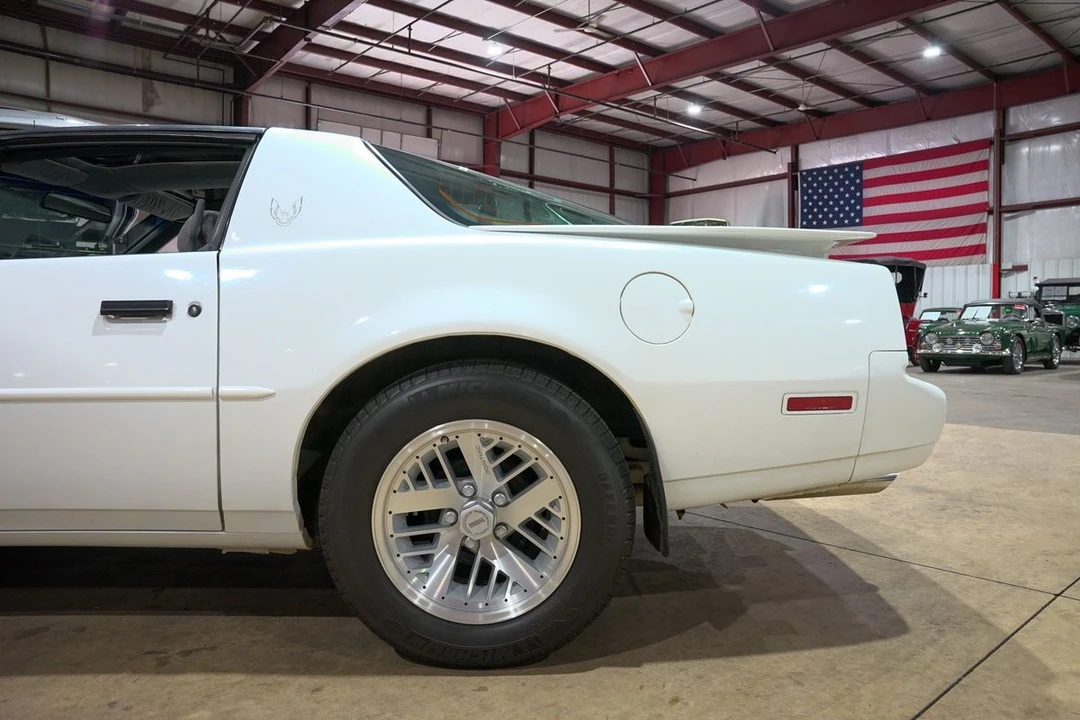 1991 Pontiac Firebird 3rd Gen - Image 5 of 12