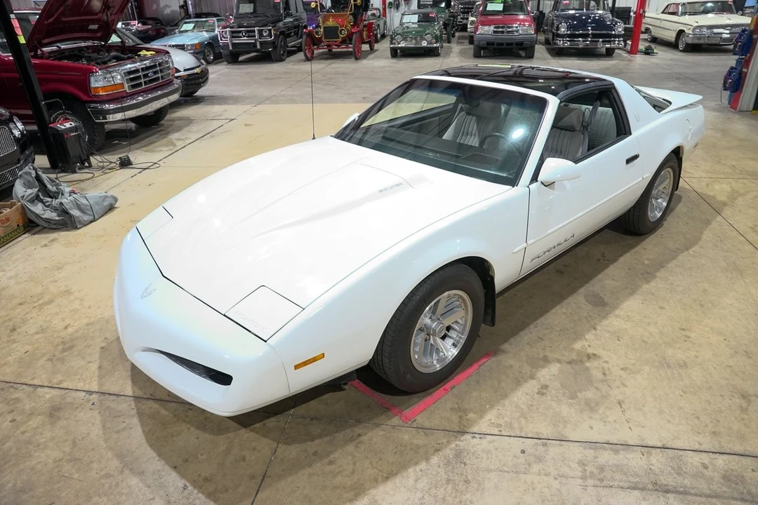 1991 Pontiac Firebird 3rd Gen - Image 15 of 21