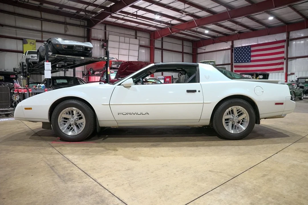 1991 Pontiac Firebird 3rd Gen - Image 4 of 12