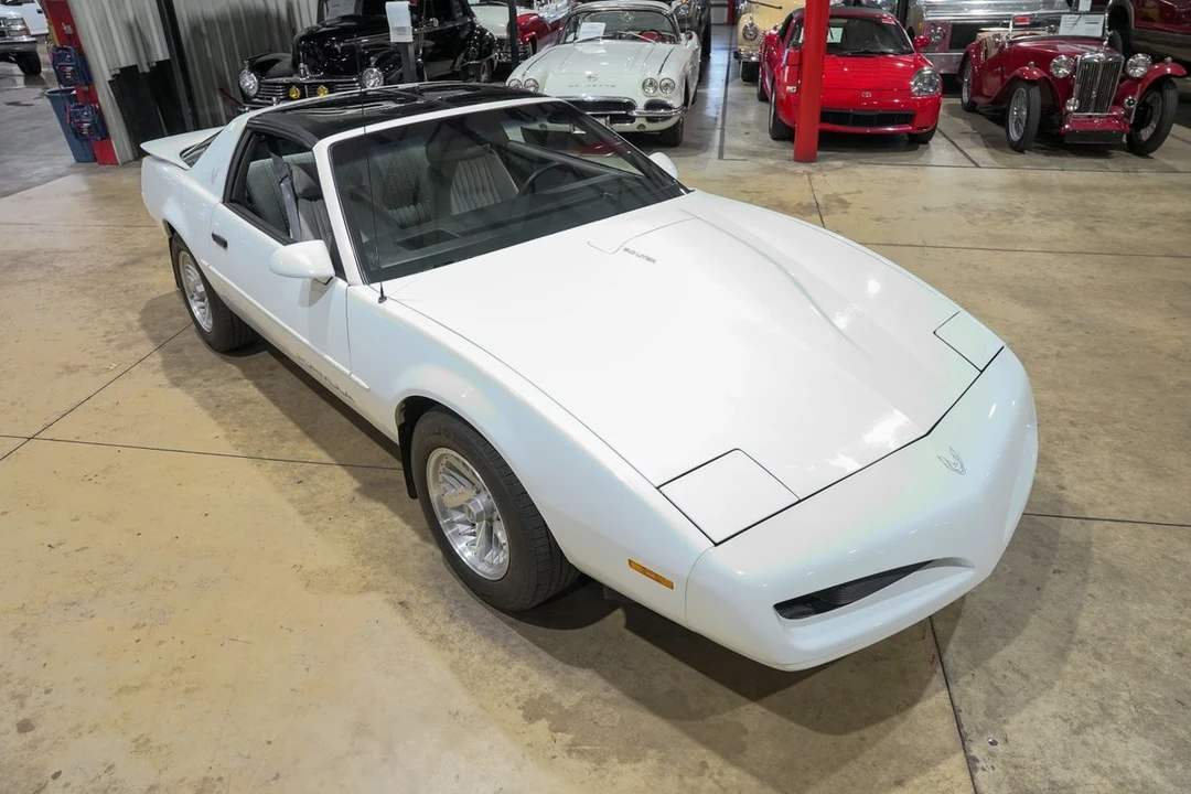 1991 Pontiac Firebird 3rd Gen - Image 14 of 21