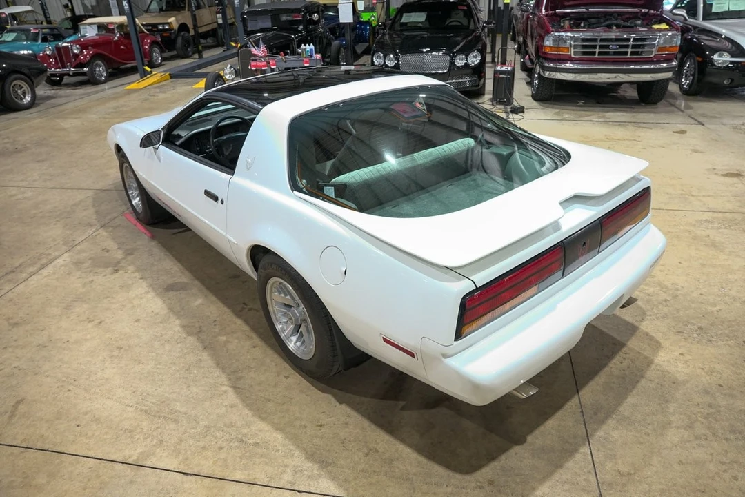 1991 Pontiac Firebird 3rd Gen - Image 16 of 21