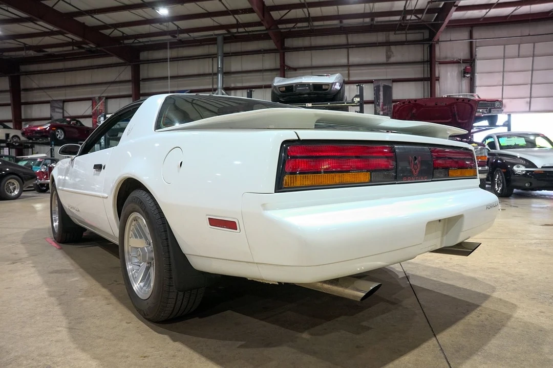 1991 Pontiac Firebird 3rd Gen - Image 6 of 12