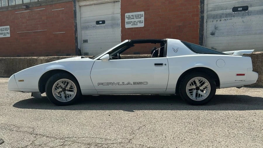 1991 Pontiac Firebird 3rd Gen - Image 2 of 20