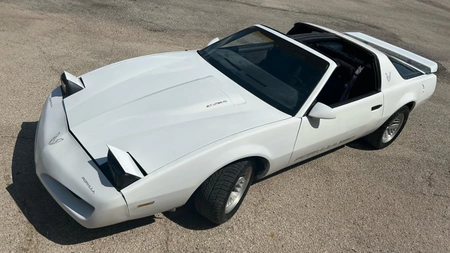1991 Pontiac Firebird 3rd Gen - Image 9 of 20