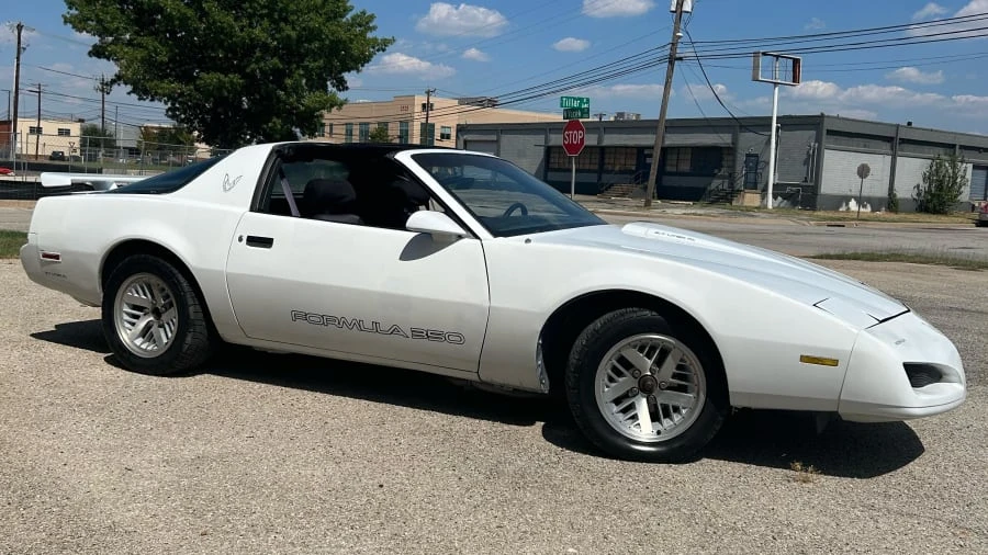 1991 Pontiac Firebird 3rd Gen - Image 7 of 20