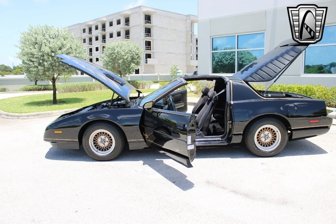 1991 Pontiac Firebird 3rd Gen - Image 13 of 21