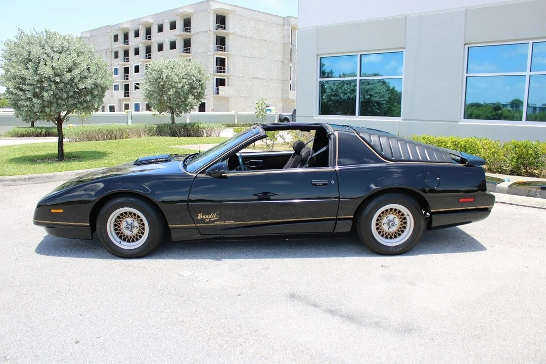 1991 Pontiac Firebird 3rd Gen - Image 5 of 12