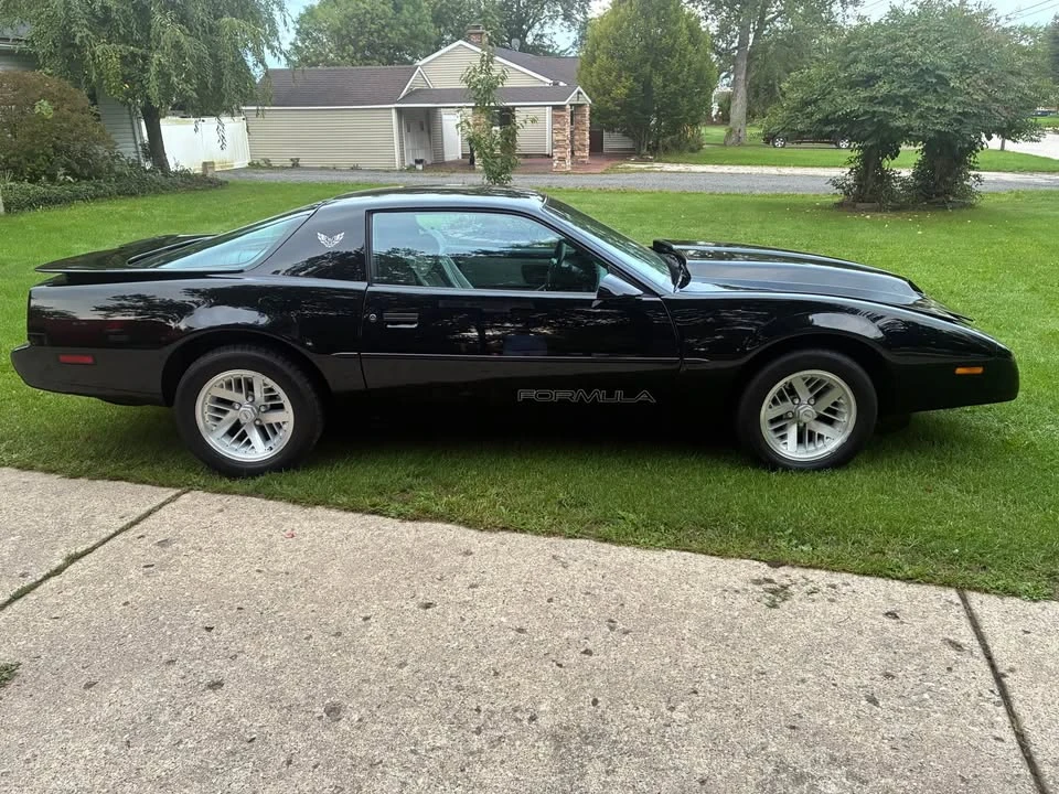 1991 Pontiac Firebird Formula 3rd Gen - Image 2 of 11