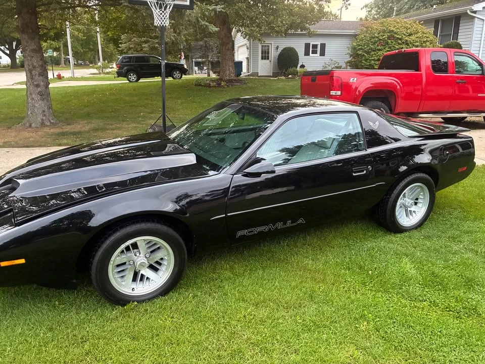 1991 Pontiac Firebird Formula 3rd Gen - Image 3 of 11