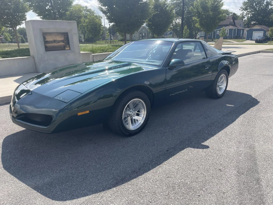 1991 Pontiac Firebird 3rd Gen - Image 6 of 31