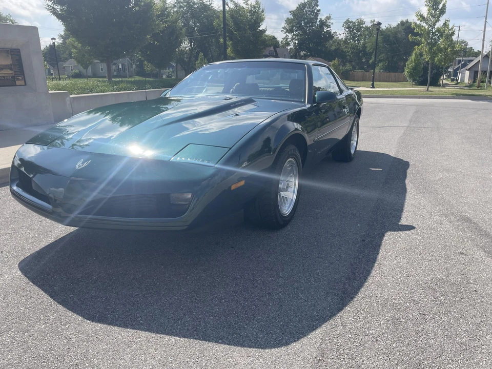 1991 Pontiac Firebird 3rd Gen - Image 5 of 31