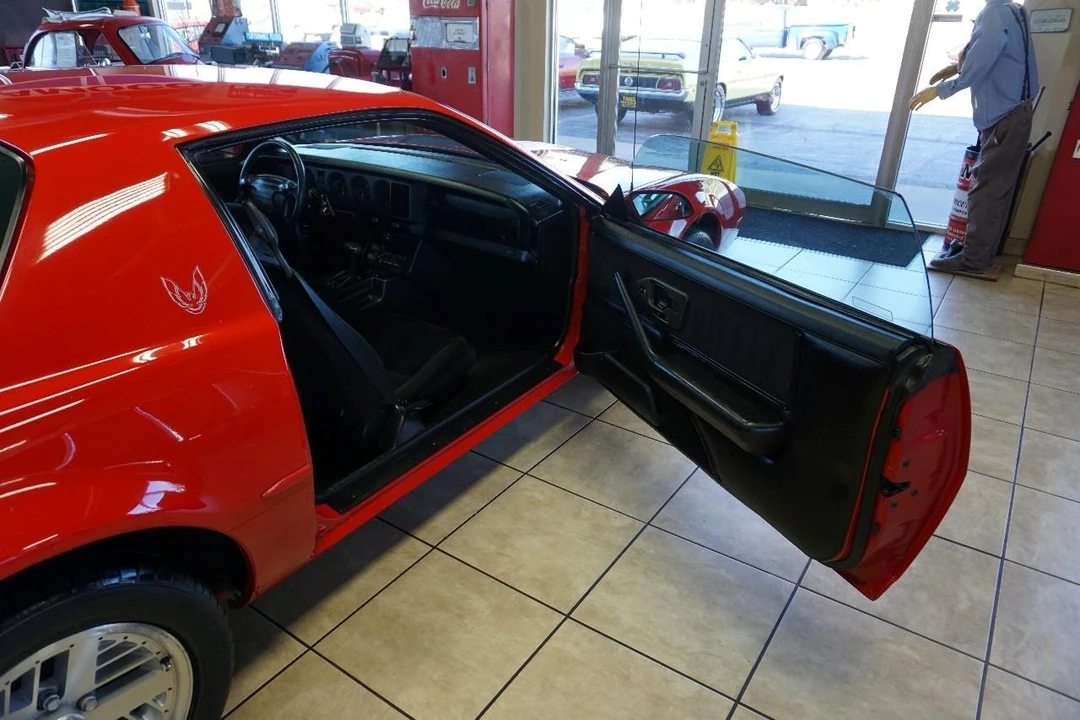 1991 Pontiac Firebird 3rd Gen - Image 23 of 31