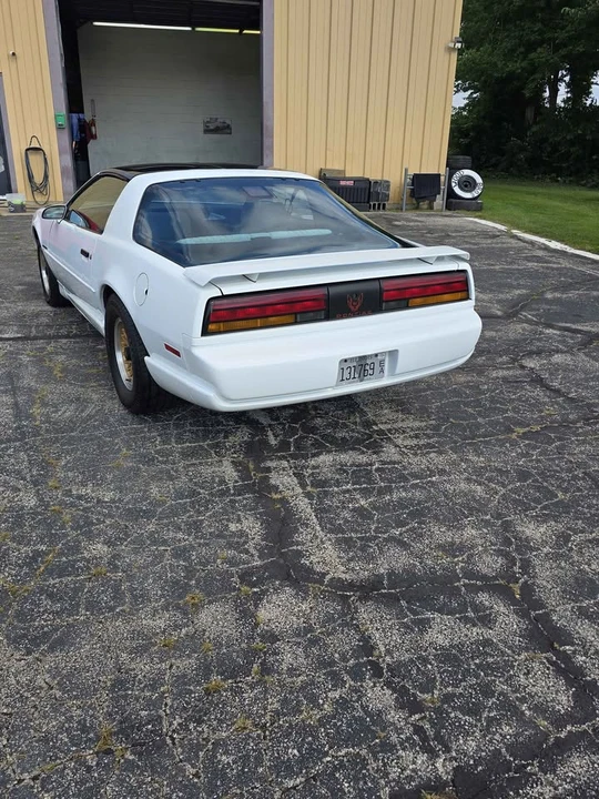 1991 Pontiac Firebird 3rd Gen - Image 4 of 10