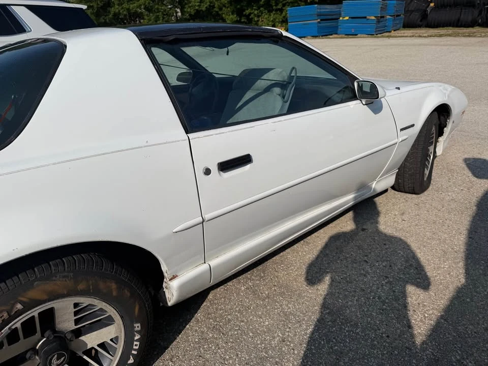 1991 Pontiac Firebird 3rd Gen - Image 16 of 17