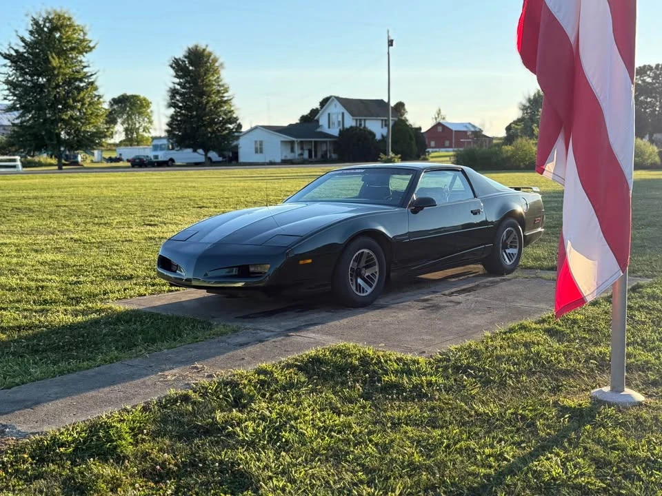 1991 Pontiac Firebird 3rd Gen - Image 16 of 20