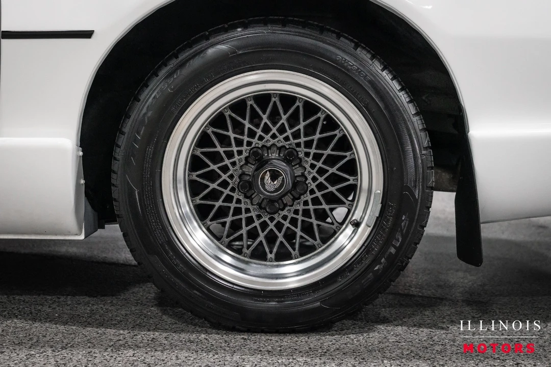 1991 Pontiac Firebird Trans Am 3rd Gen - Image 10 of 31