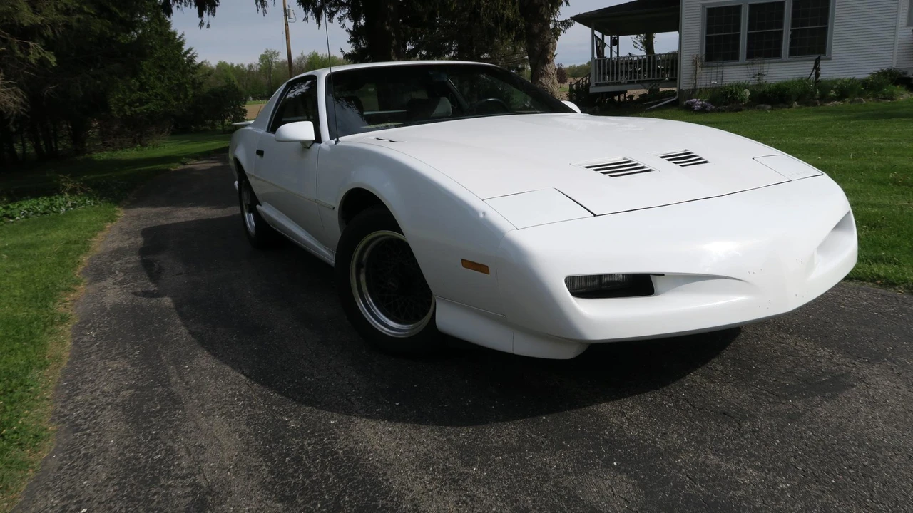 1991 Pontiac Firebird Trans Am 3rd Gen - Image 3 of 31