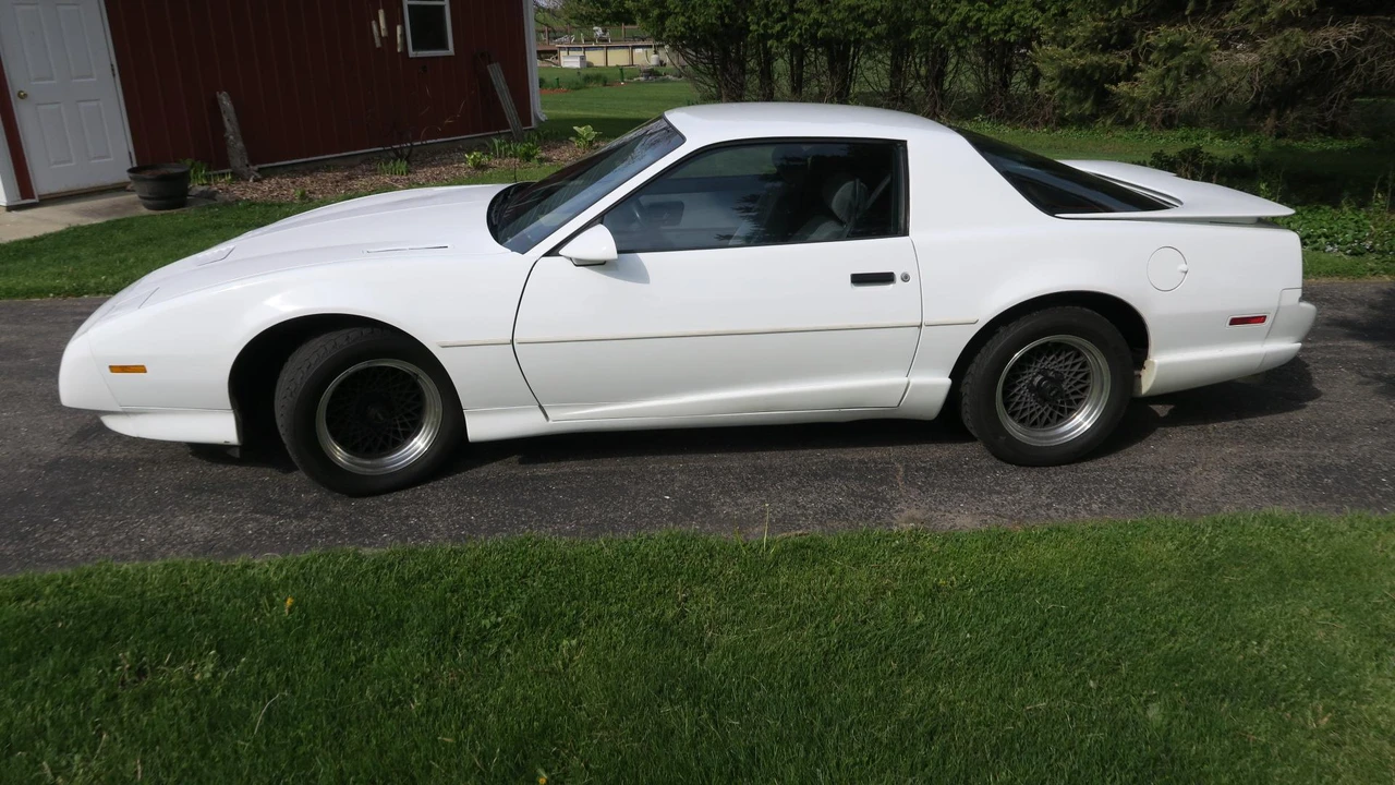 1991 Pontiac Firebird Trans Am 3rd Gen - Image 4 of 31