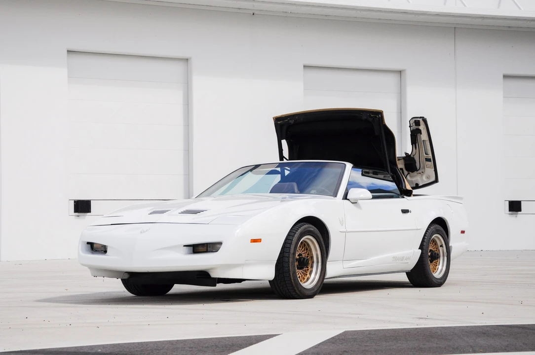 1991 Pontiac Firebird Trans Am 3rd Gen - Image 11 of 31