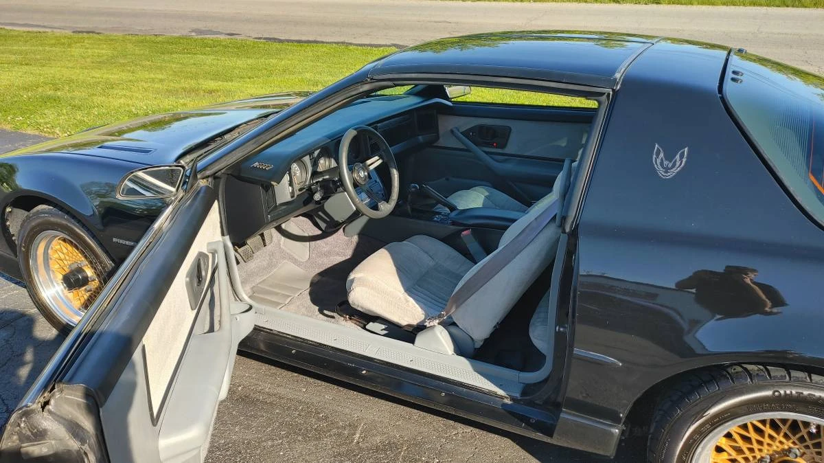 1991 Pontiac Firebird 3rd Gen - Image 9 of 24