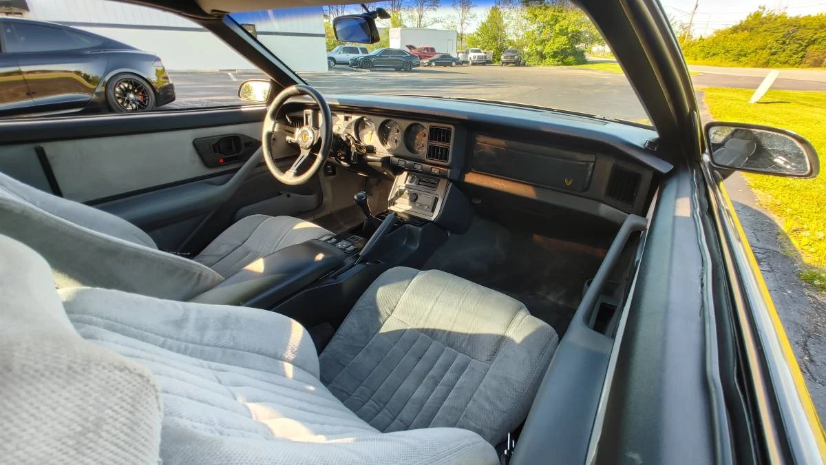 1991 Pontiac Firebird 3rd Gen - Image 12 of 24