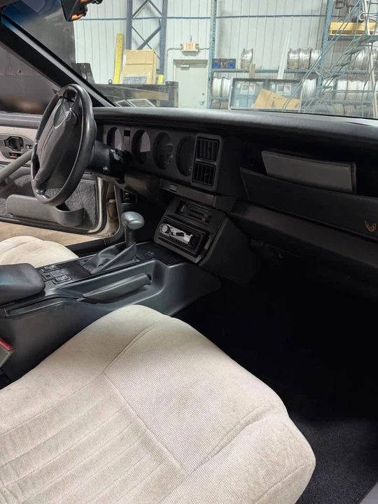 1991 Pontiac Firebird 3rd Gen - Image 6 of 11