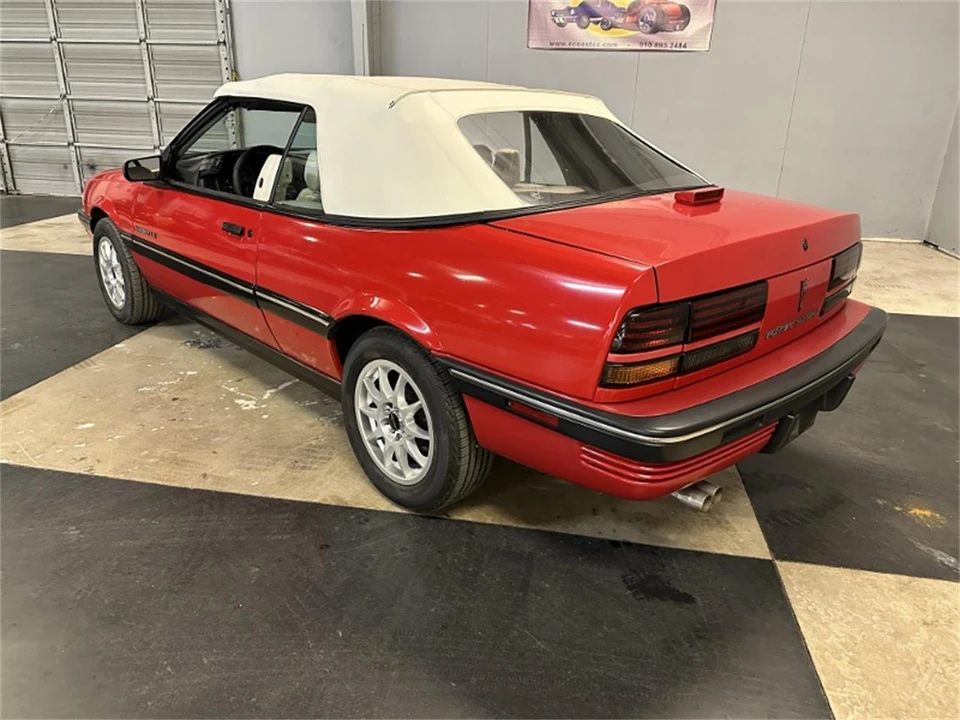 1991 Pontiac Sunbird - Image 5 of 31