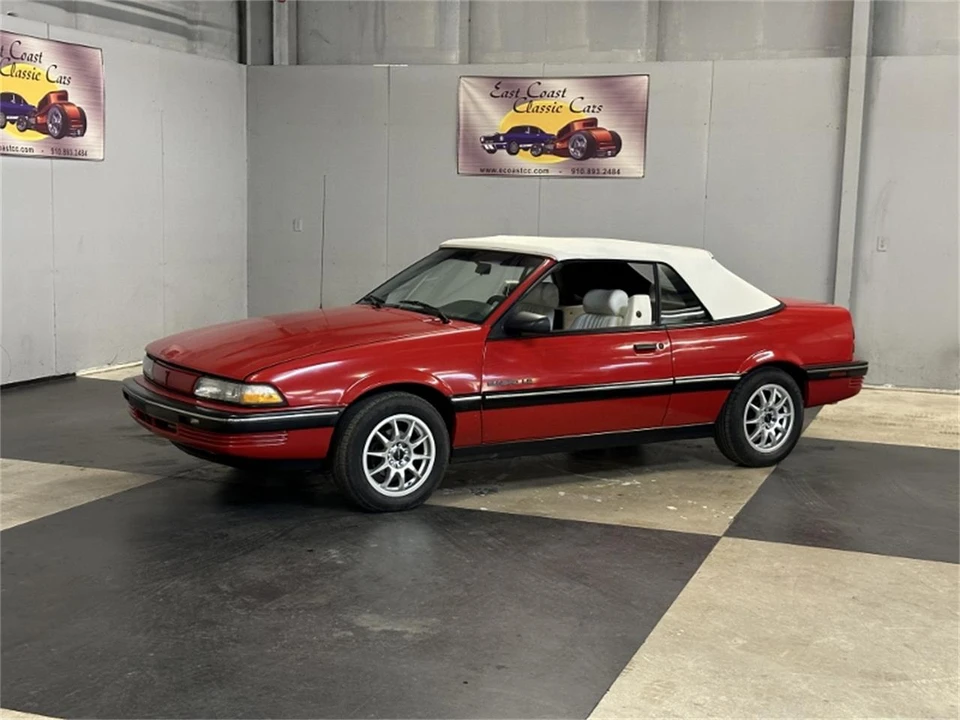 1991 Pontiac Sunbird - Image 6 of 31