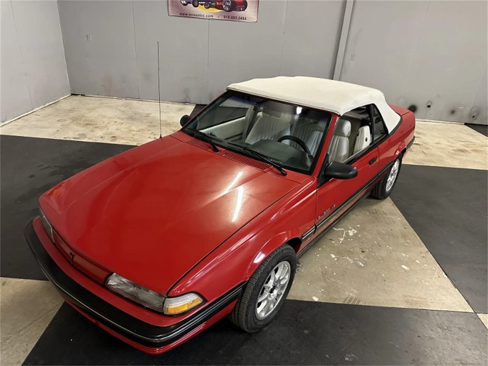 1991 Pontiac Sunbird - Image 7 of 31
