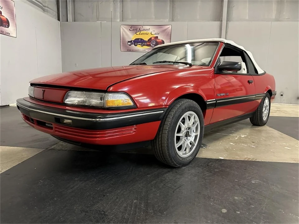 1991 Pontiac Sunbird - Image 8 of 31