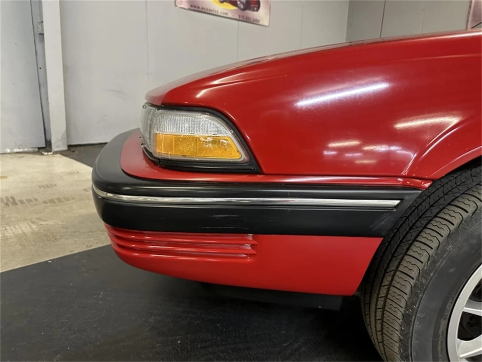 1991 Pontiac Sunbird - Image 9 of 31