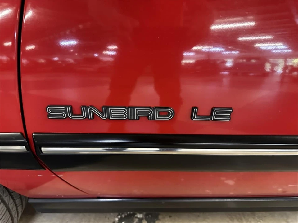 1991 Pontiac Sunbird - Image 14 of 31