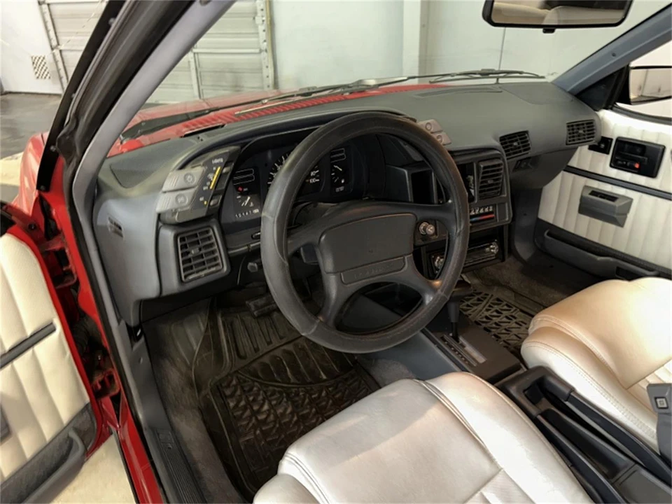 1991 Pontiac Sunbird - Image 23 of 31
