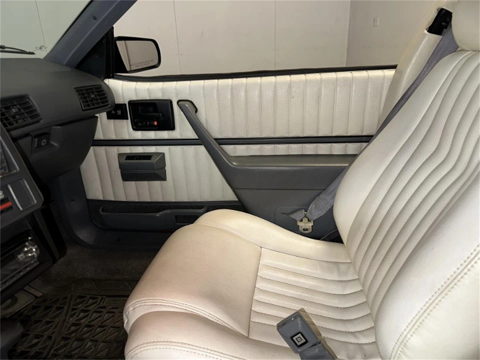 1991 Pontiac Sunbird - Image 24 of 31