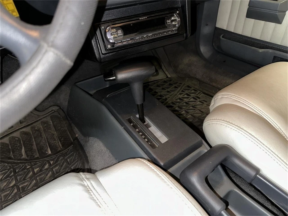 1991 Pontiac Sunbird - Image 25 of 31