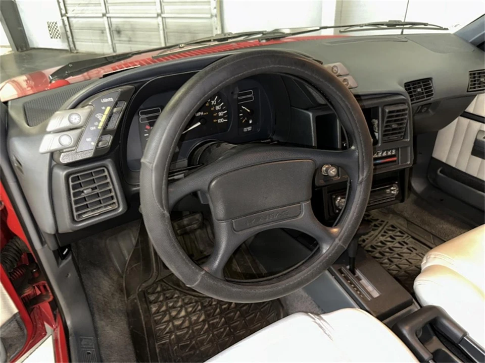 1991 Pontiac Sunbird - Image 26 of 31