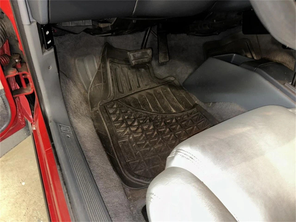 1991 Pontiac Sunbird - Image 27 of 31