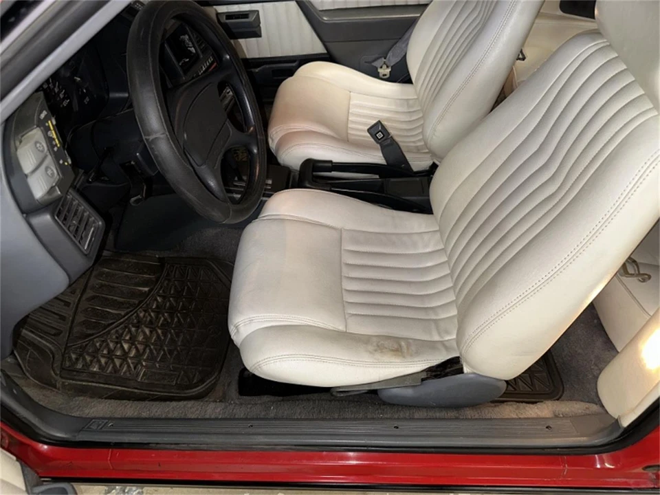 1991 Pontiac Sunbird - Image 28 of 31
