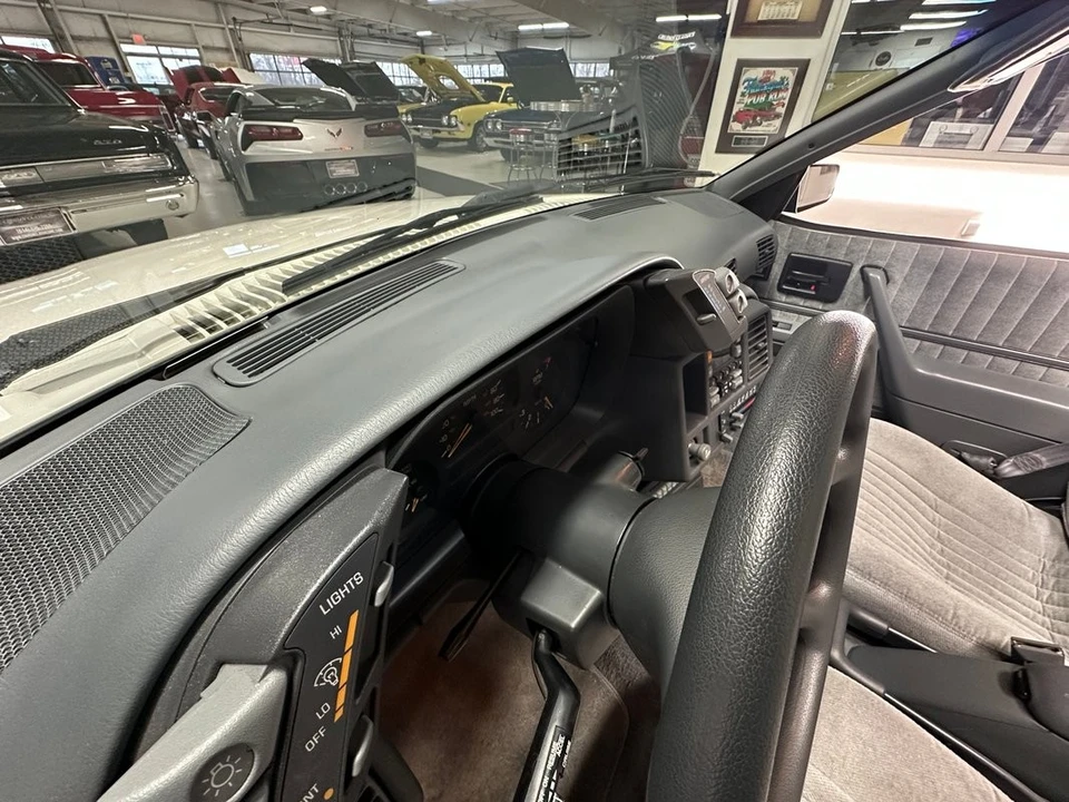 1991 Pontiac Sunbird - Image 16 of 21