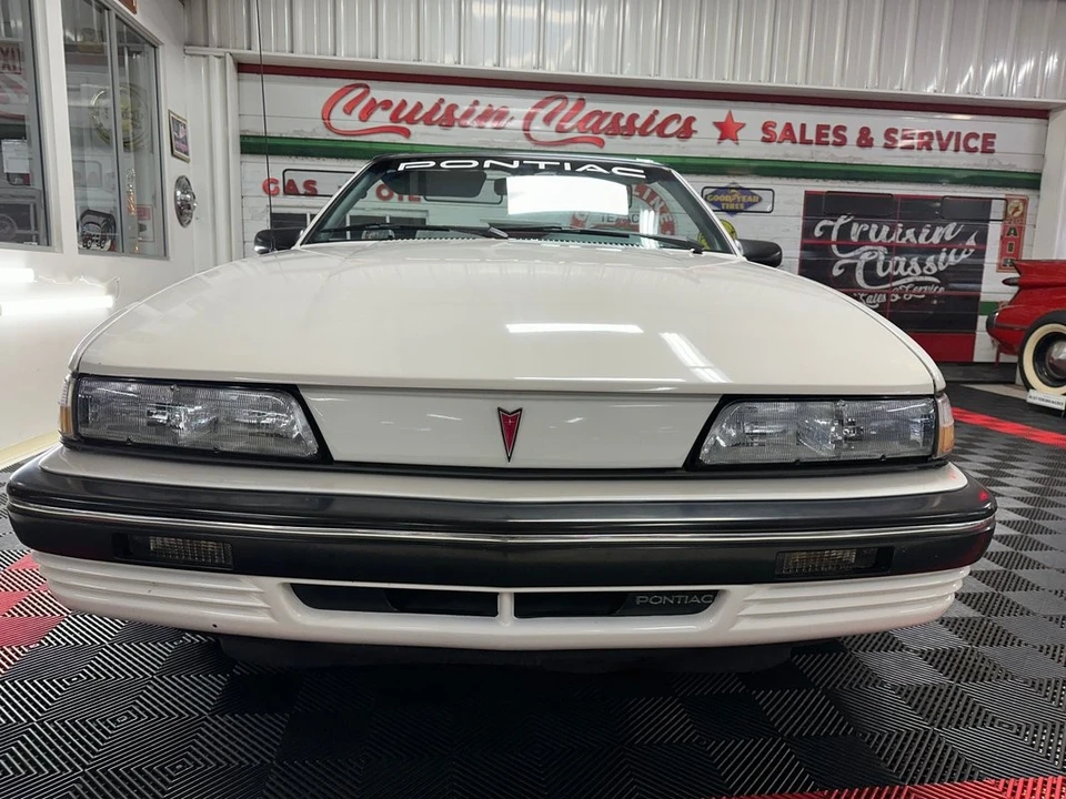 1991 Pontiac Sunbird - Image 5 of 21