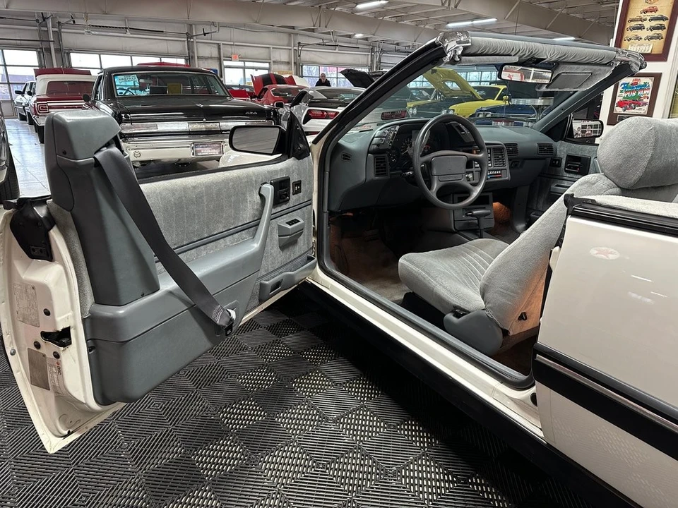 1991 Pontiac Sunbird - Image 12 of 21