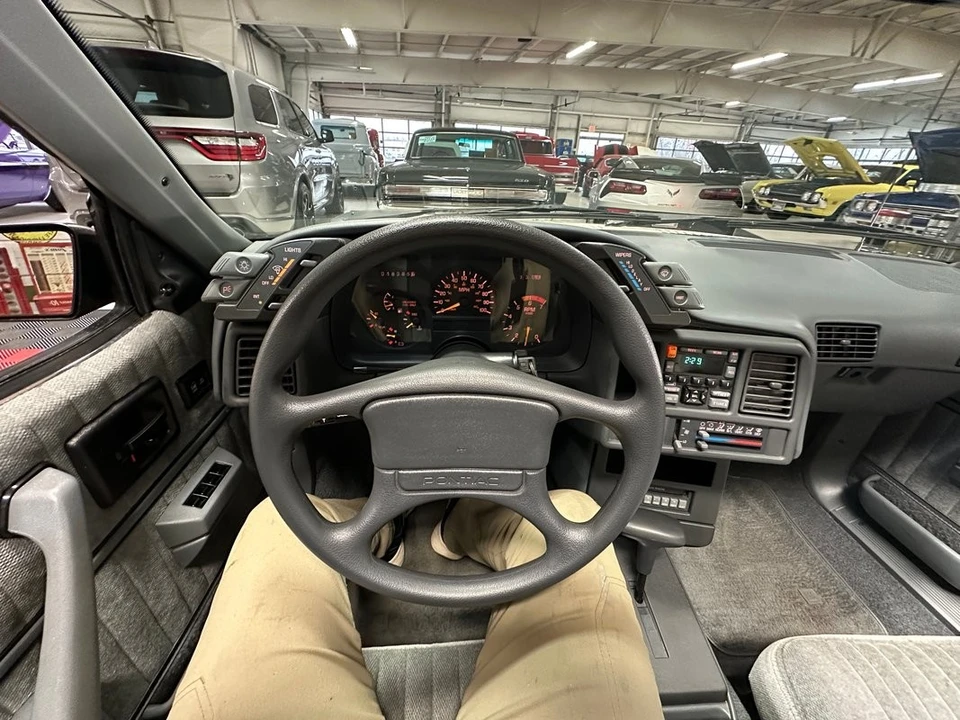 1991 Pontiac Sunbird - Image 19 of 21