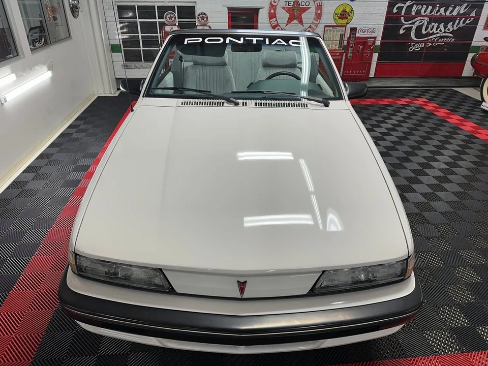 1991 Pontiac Sunbird - Image 4 of 21