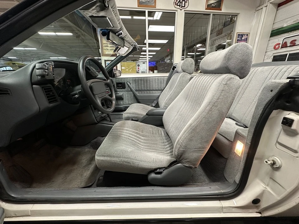 1991 Pontiac Sunbird - Image 14 of 21