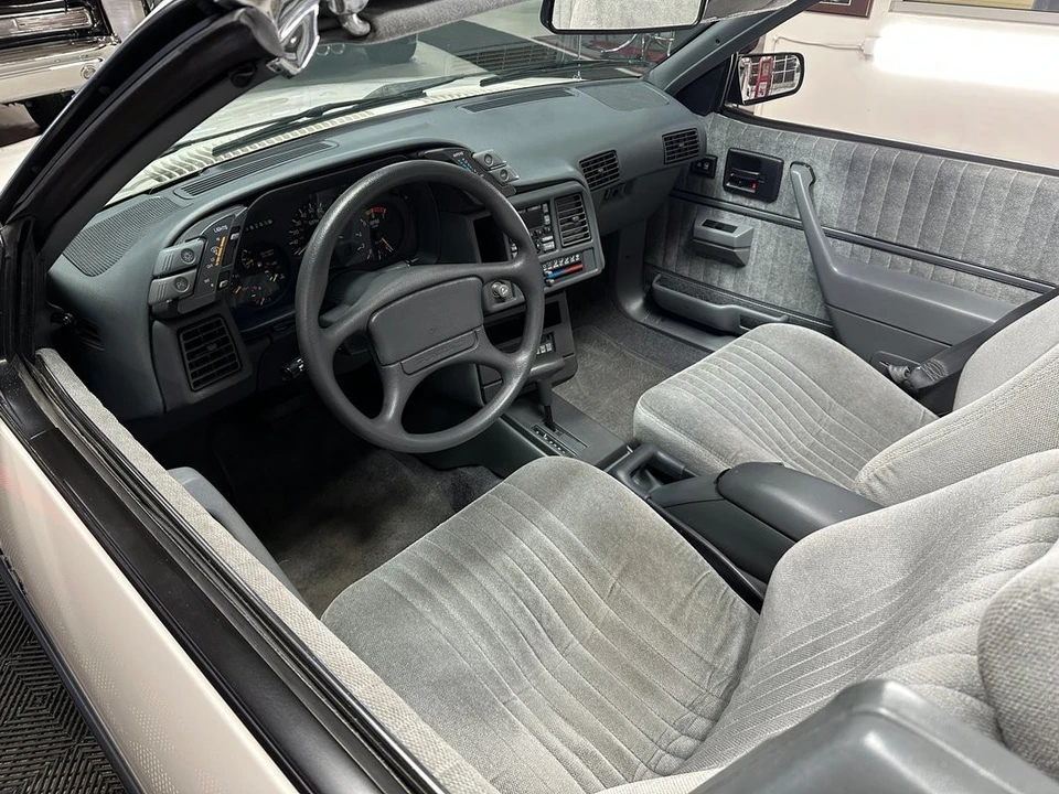 1991 Pontiac Sunbird - Image 11 of 21