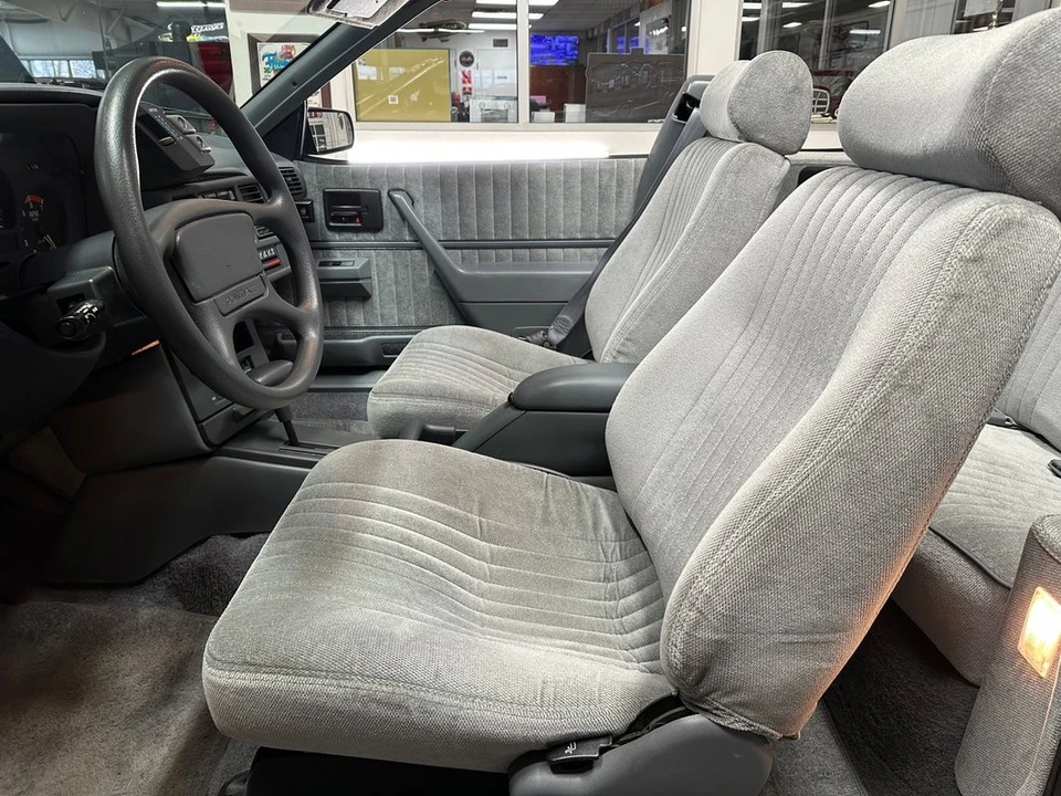 1991 Pontiac Sunbird - Image 15 of 21