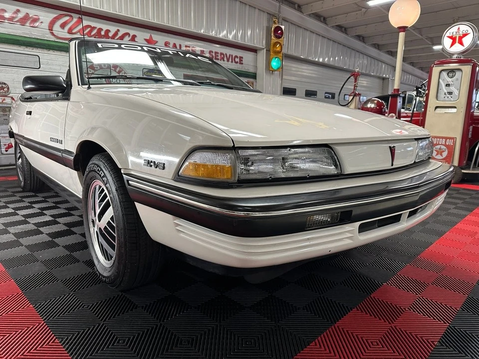 1991 Pontiac Sunbird - Image 3 of 21