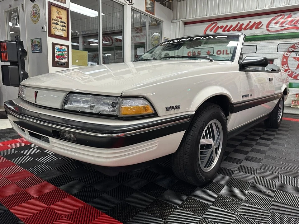 1991 Pontiac Sunbird - Image 6 of 21