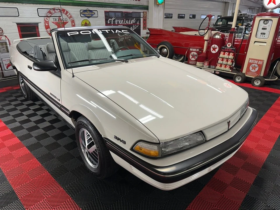1991 Pontiac Sunbird - Image 2 of 12