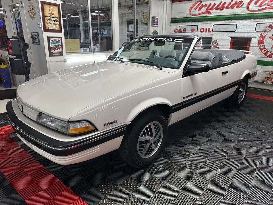 1991 Pontiac Sunbird - Image 7 of 21
